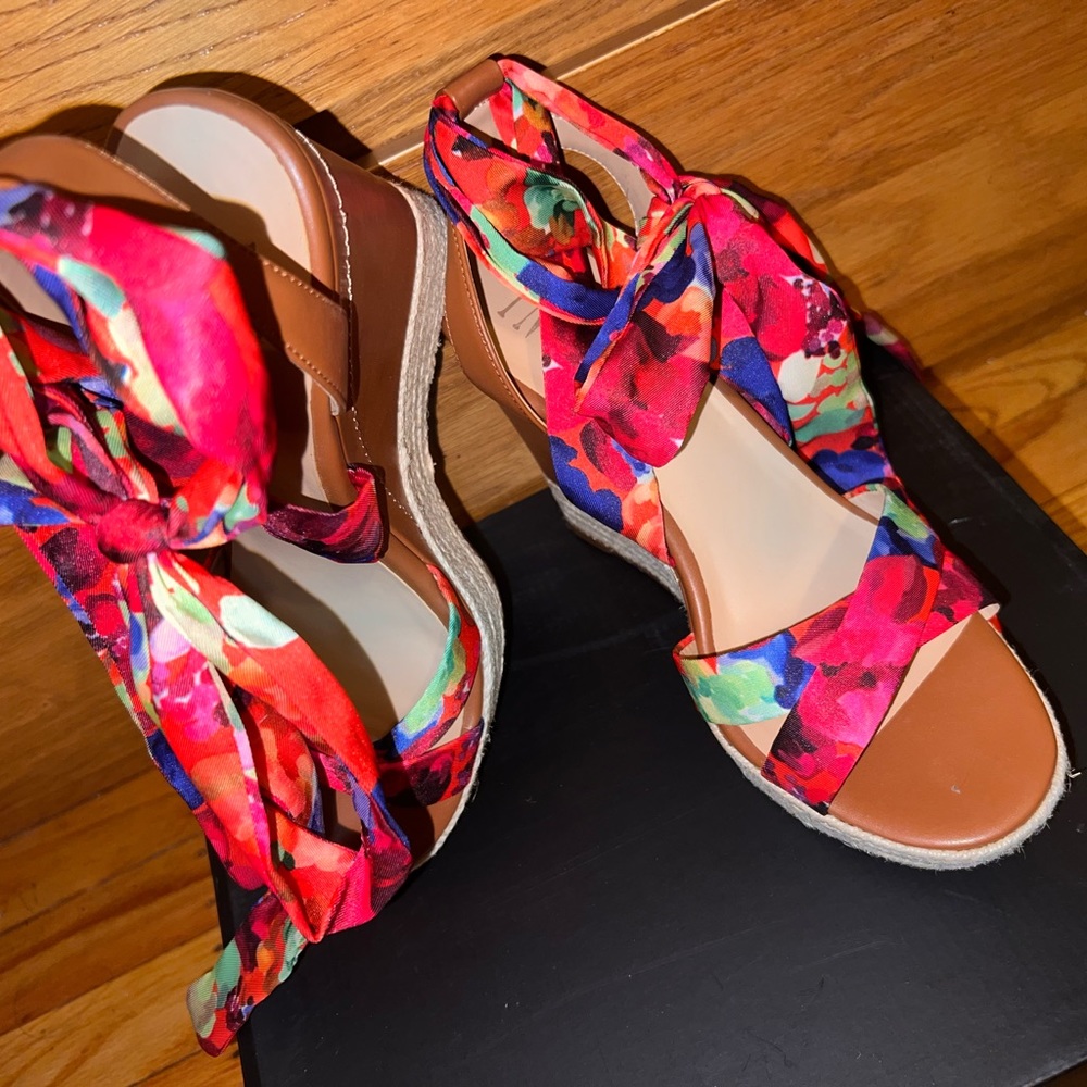 Beautiful INC floral ribbon wedges - Picture 2 of 6